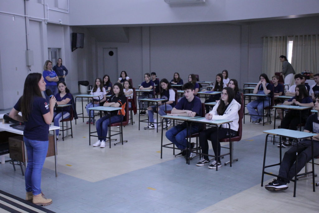 Revista produzida por estudantes ganha primeira versão on-line